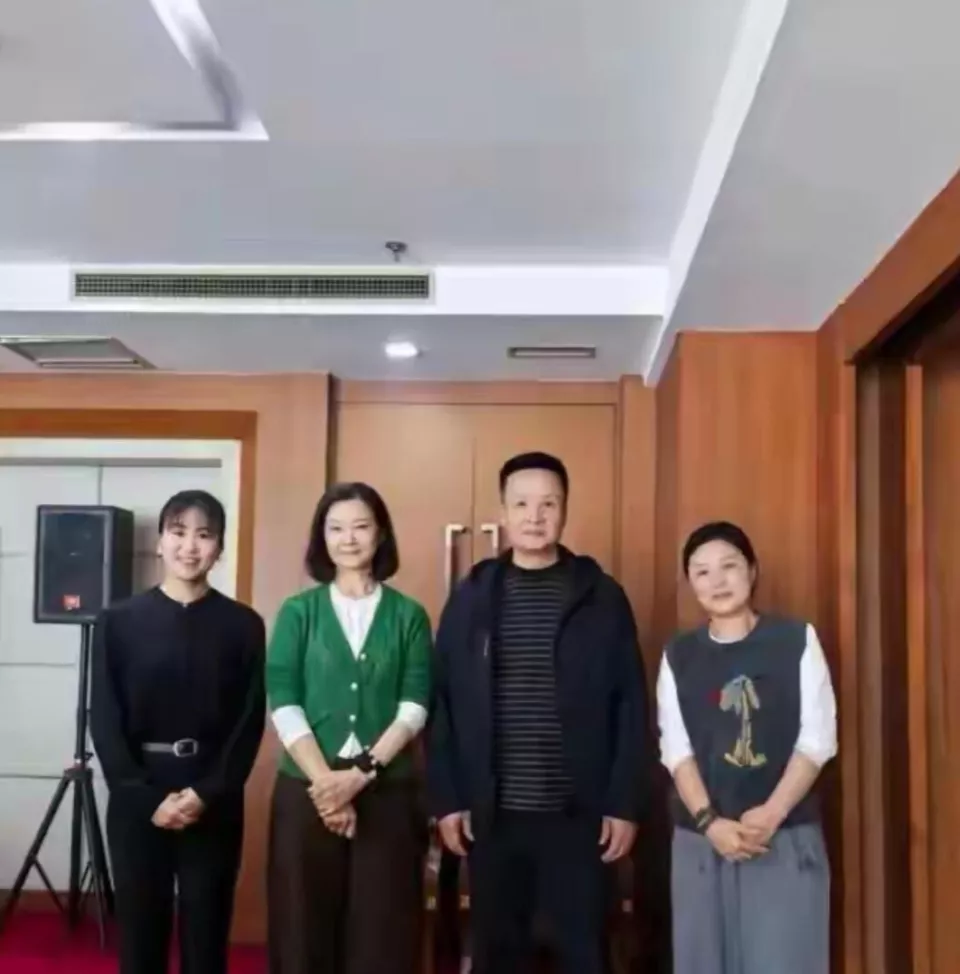 宋祖英如今模样大变，昔日辣妹子竟有了奶奶范