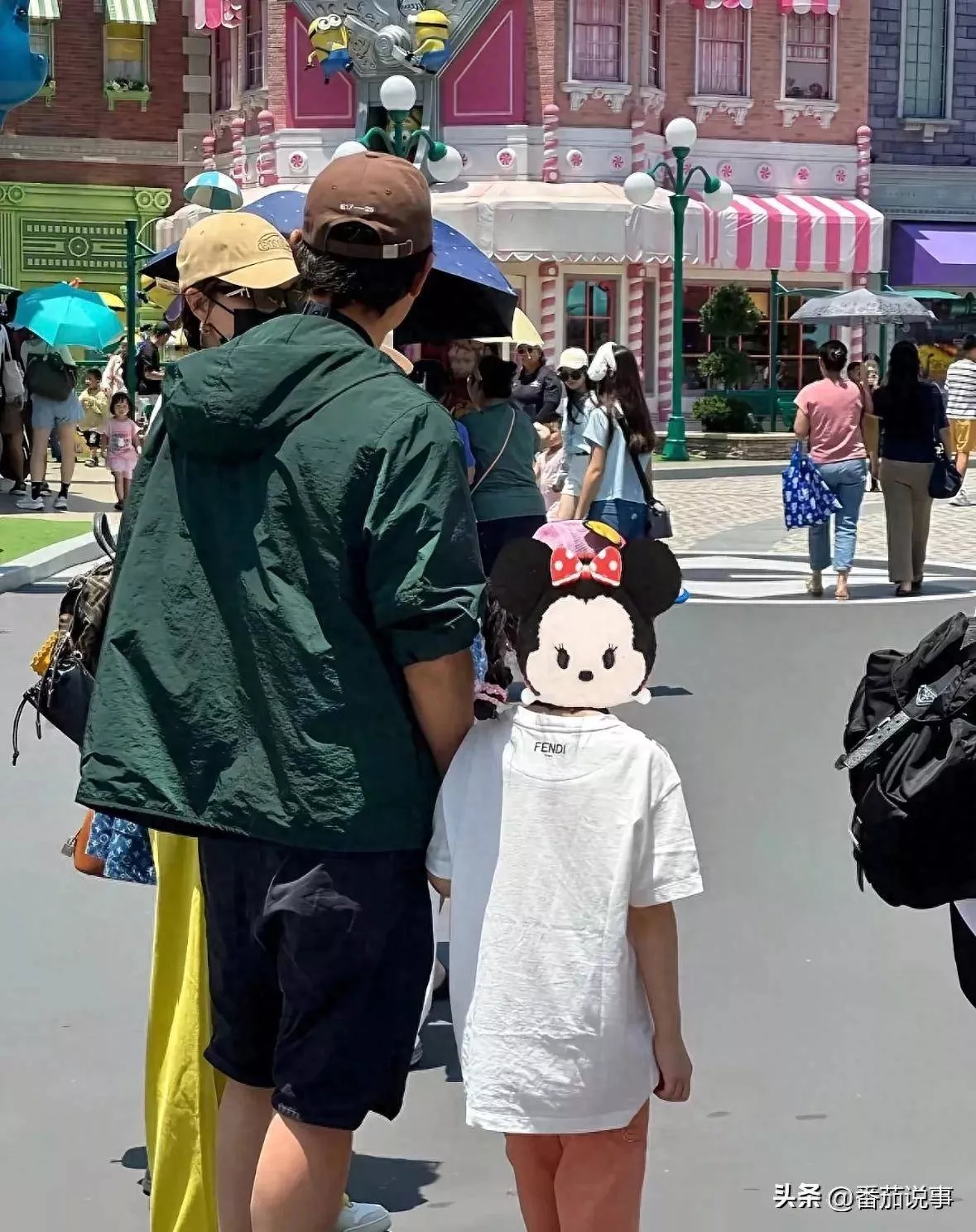 唐嫣罗晋幼儿园合体，一家三口整整齐齐