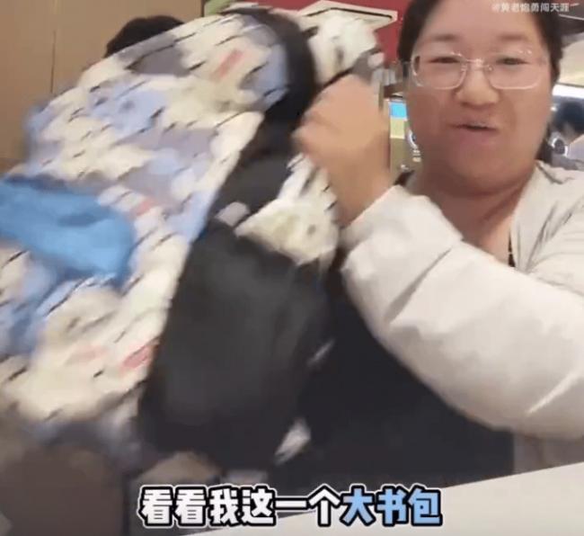 海底捞上海女客自备食材狂扫零食  遭全网围攻