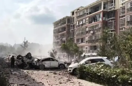 ▲中國山東臨沂市一處住宅區昨(21)日下午發生大爆炸,官方通報已知至少造成1人死亡、2人失聯,另有多人受傷。(圖/翻攝自微博)