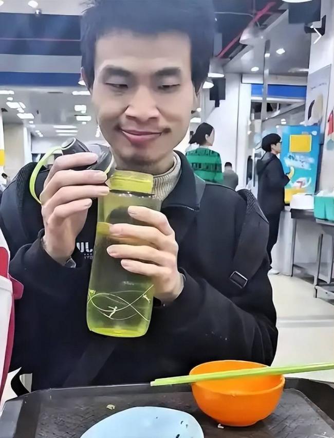 4天狂捞100万，韦东奕带货败光路人缘
