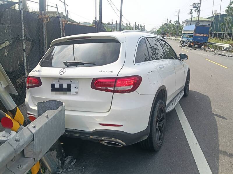肇事的屏东宾士休旅车。(里港警分局提供) 肇事的屏东宾士休旅车。(里港警分局提供)